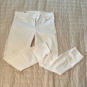 GAP White Skinny Jeans Minimalist Design